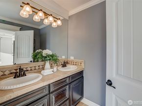 4013 E Lake Sammamish Shore Lane, Sammamish WA 98075