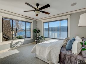 4013 E Lake Sammamish Shore Lane, Sammamish WA 98075