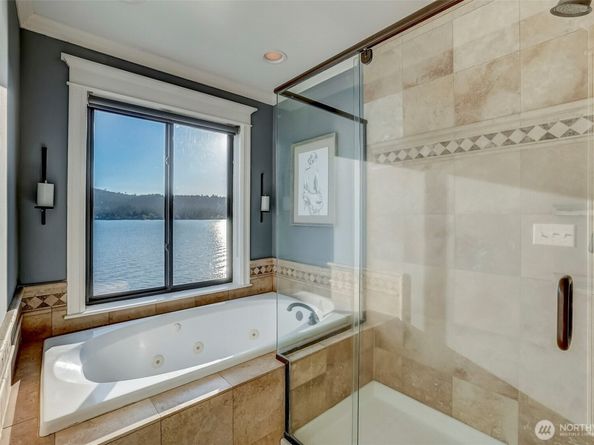 4013 E Lake Sammamish Shore Lane, Sammamish WA 98075