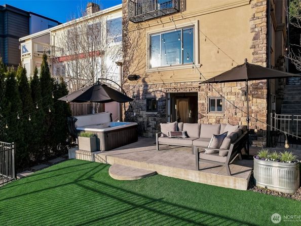4013 E Lake Sammamish Shore Lane, Sammamish WA 98075