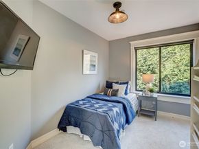4013 E Lake Sammamish Shore Lane, Sammamish WA 98075