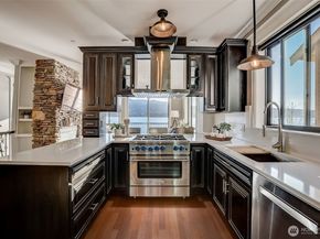 4013 E Lake Sammamish Shore Lane, Sammamish WA 98075