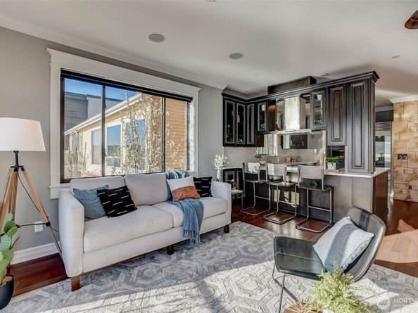 4013 E Lake Sammamish Shore Lane, Sammamish WA 98075