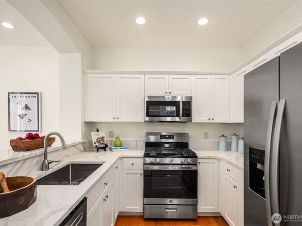 746 239th Lane SE, Sammamish WA 98074