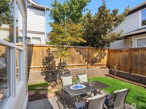 746 239th Lane SE, Sammamish WA 98074