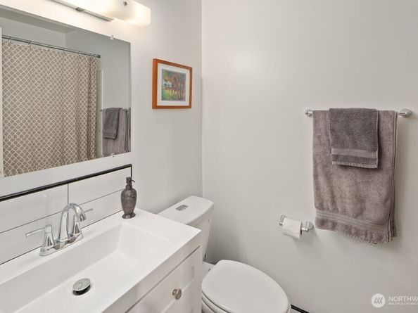 1800 Taylor Avenue N 206, Seattle WA 98109