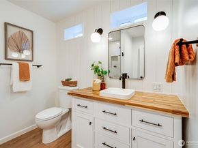 9015 Burke Avenue N, Seattle WA 98103