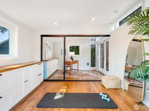 9015 Burke Avenue N, Seattle WA 98103