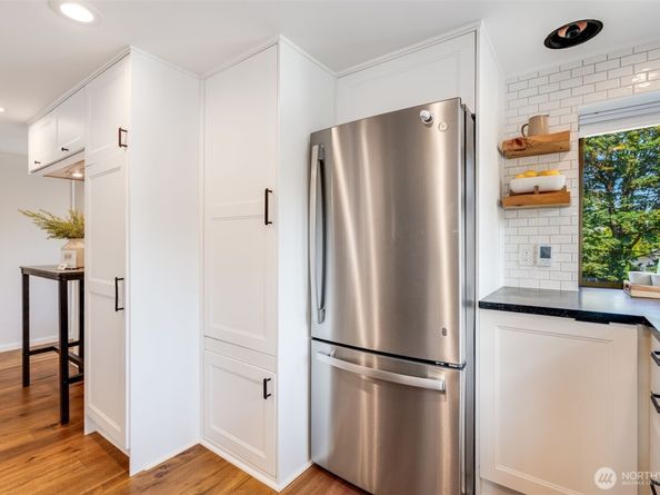 9015 Burke Avenue N, Seattle WA 98103
