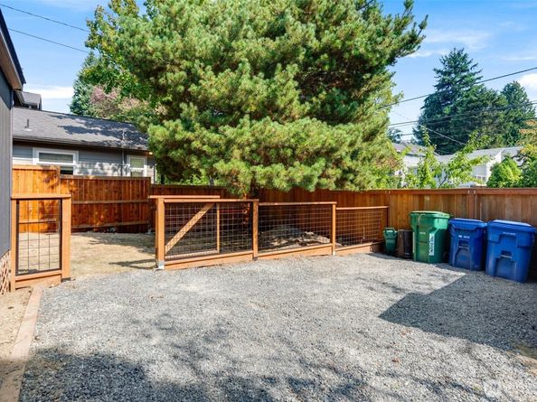 9015 Burke Avenue N, Seattle WA 98103