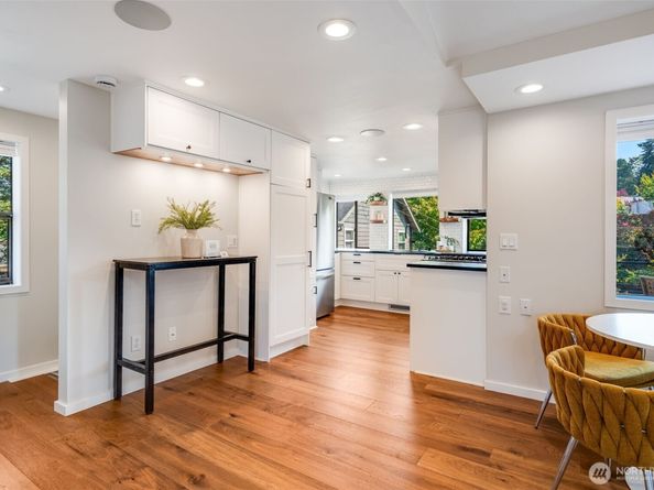 9015 Burke Avenue N, Seattle WA 98103