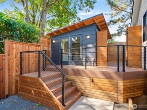 9015 Burke Avenue N, Seattle WA 98103