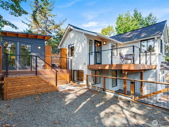 9015 Burke Avenue N, Seattle WA 98103