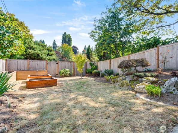 9015 Burke Avenue N, Seattle WA 98103