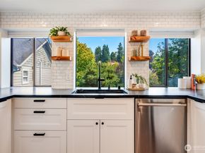 9015 Burke Avenue N, Seattle WA 98103