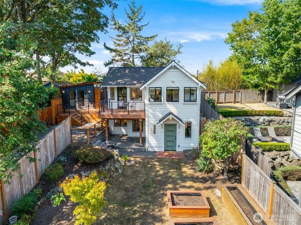 9015 Burke Avenue N, Seattle WA 98103