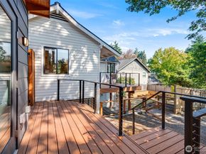 9015 Burke Avenue N, Seattle WA 98103