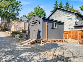 9015 Burke Avenue N, Seattle WA 98103