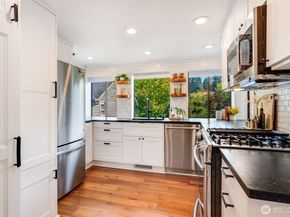 9015 Burke Avenue N, Seattle WA 98103