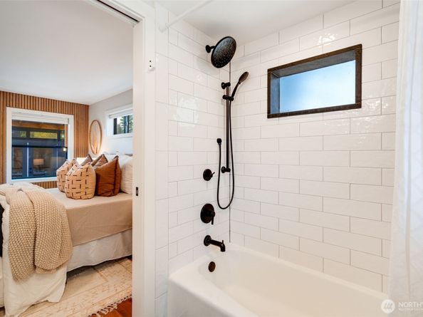 9015 Burke Avenue N, Seattle WA 98103