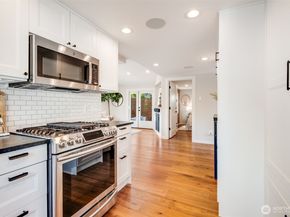 9015 Burke Avenue N, Seattle WA 98103