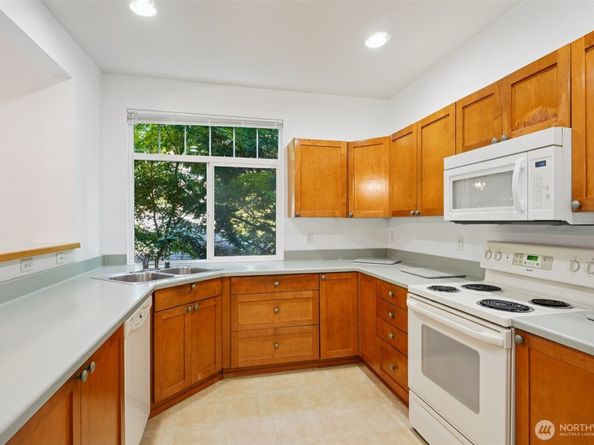12712 Admiralty Way C206, Everett WA 98204