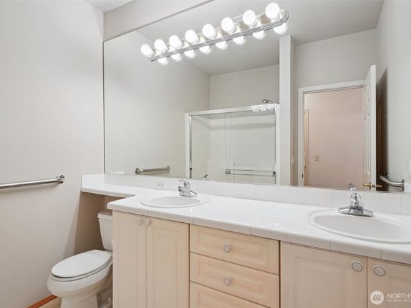 12712 Admiralty Way C206, Everett WA 98204