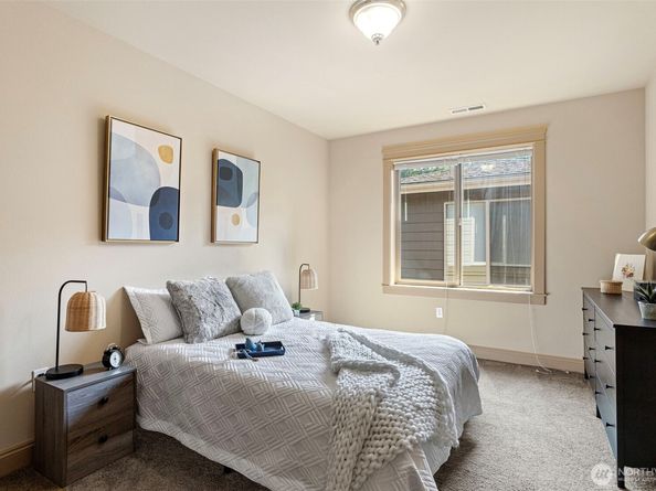 553 SE Andrews Street B, Issaquah WA 98027