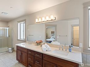 553 SE Andrews Street B, Issaquah WA 98027