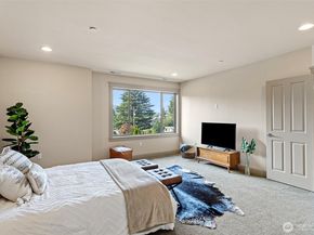 553 SE Andrews Street B, Issaquah WA 98027