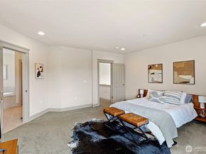553 SE Andrews Street B, Issaquah WA 98027