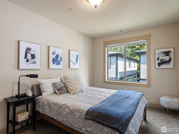 553 SE Andrews Street B, Issaquah WA 98027