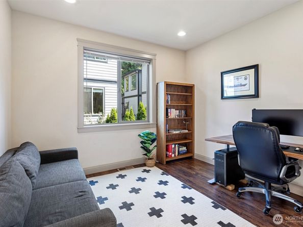 553 SE Andrews Street B, Issaquah WA 98027