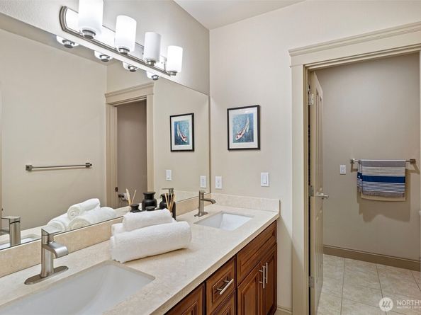 553 SE Andrews Street B, Issaquah WA 98027