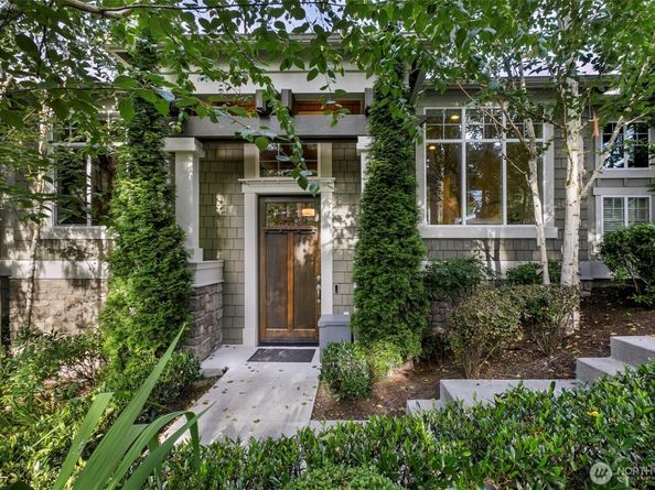 10905 102nd Avenue NE, Kirkland WA 98033