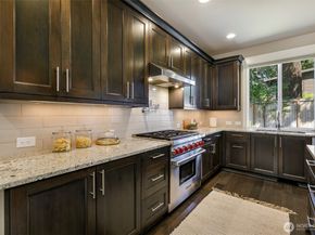 10905 102nd Avenue NE, Kirkland WA 98033