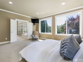 10905 102nd Avenue NE, Kirkland WA 98033