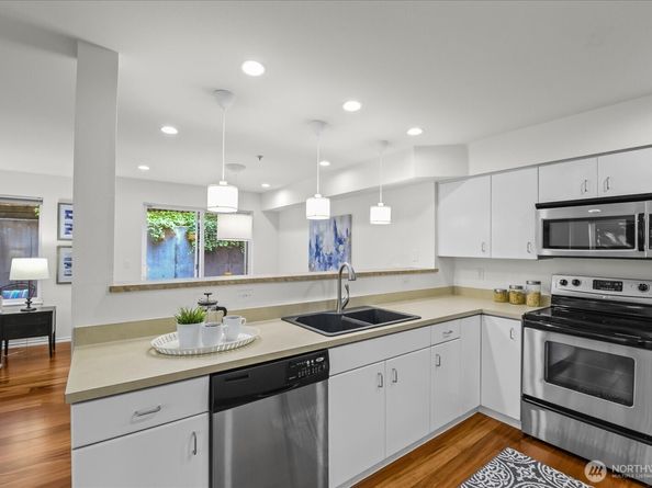 8750 Greenwood Avenue N S207, Seattle WA 98103