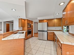 24225 15 Place SE, Bothell WA 98021