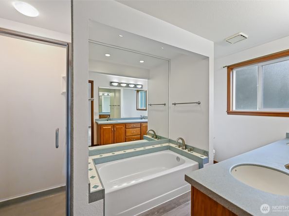 24225 15 Place SE, Bothell WA 98021