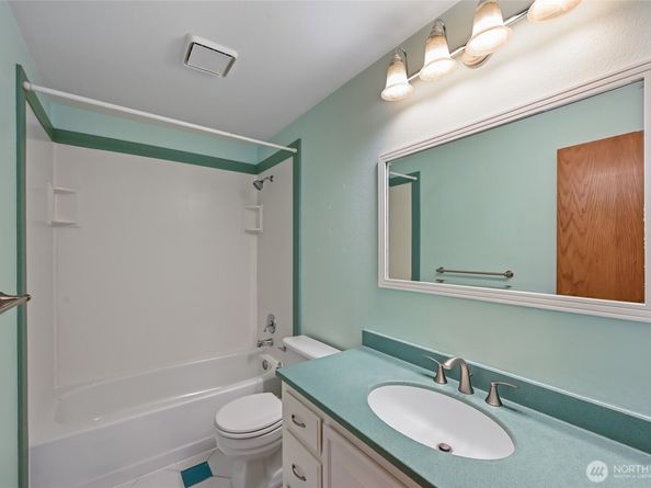 24225 15 Place SE, Bothell WA 98021