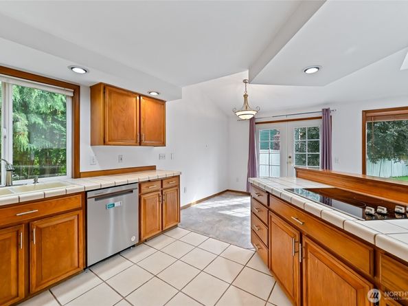 24225 15 Place SE, Bothell WA 98021