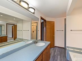 24225 15 Place SE, Bothell WA 98021