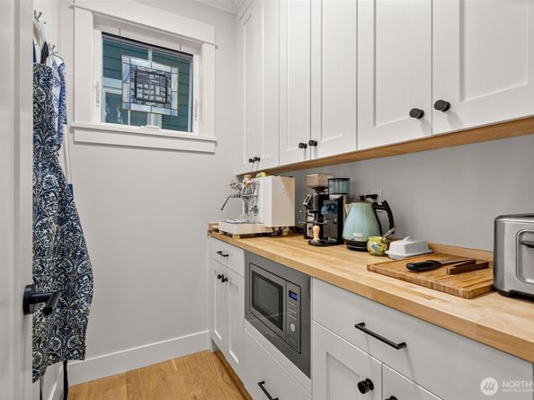 511 Groos Lane NE, Bainbridge Island WA 98110