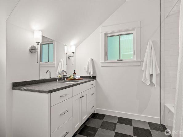 511 Groos Lane NE, Bainbridge Island WA 98110