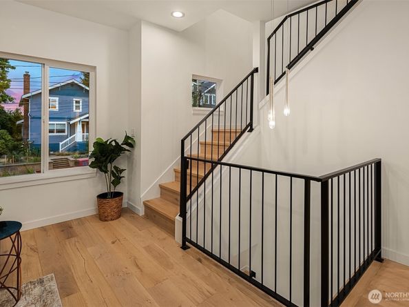 6720 Dibble Avenue NW, Seattle WA 98117