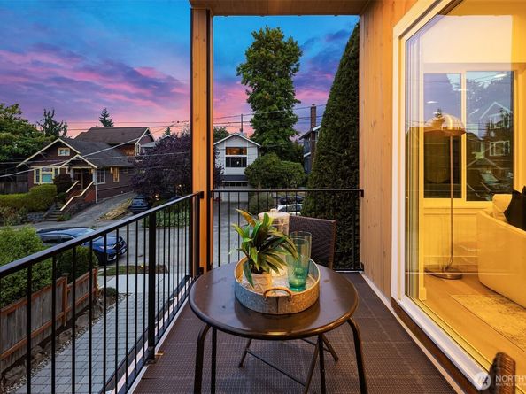 6720 Dibble Avenue NW, Seattle WA 98117