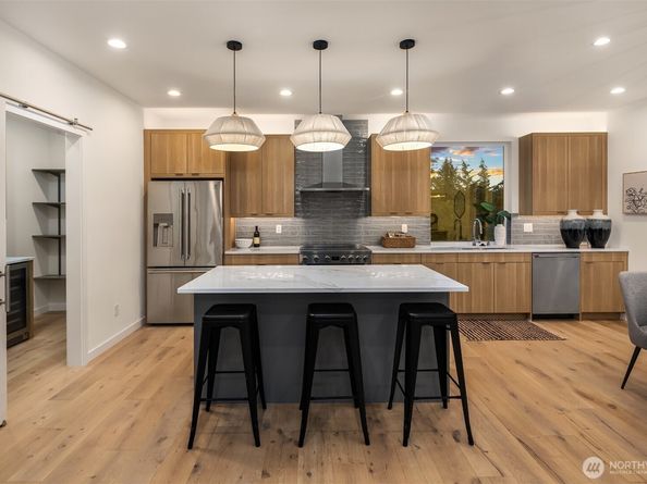 6720 Dibble Avenue NW, Seattle WA 98117