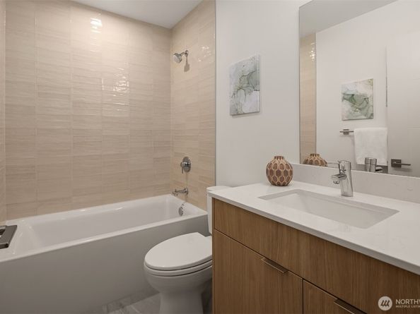 6720 Dibble Avenue NW, Seattle WA 98117