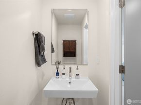 5915 Fauntleroy Way SW D, Seattle WA 98136